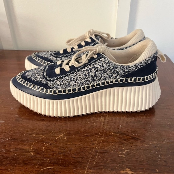 Dolce Vita Dolden sneakers size 7.5 in excellent condition blue and cream - Picture 2 of 8